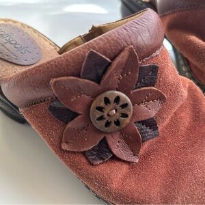 Softspots Women's Tan and Brown Floral Mules